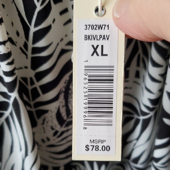 Max Studio Black and White Leaf Print Tank Top - Picture 3 of 8